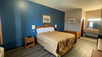 Room, 1 King Bed, Non Smoking | Bed sheets