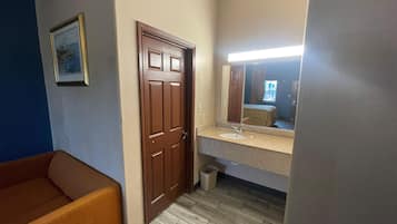 Room, 1 King Bed, Smoking