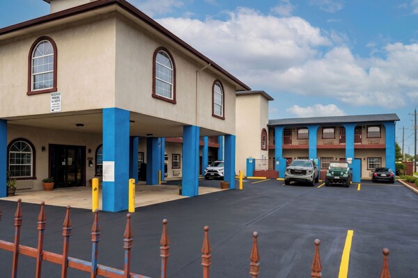 Airport Inn & Suites South Padre Island I 37 - Corpus Christi, TX