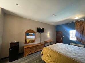 Bed sheets - Airport Inn & Suites South Padre Island I 37 (Corpus Christi)