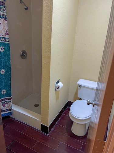 Deluxe Inn & Suites Corpus Christi I 37