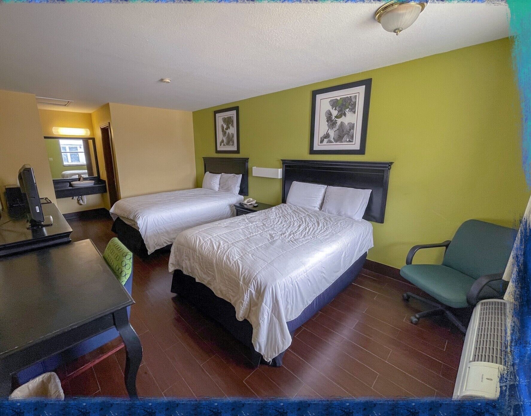Free WiFi, bed sheets