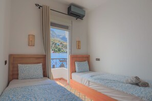 2 chambres, fer et planche à repasser, Wi-Fi, draps fournis