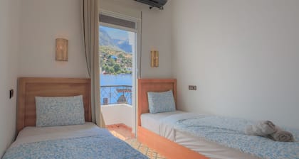 Dar Si Driss: Stay in the Blue Pearl 2 BEDROOM + AC