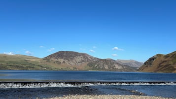 House, 2 Bedrooms | Lake