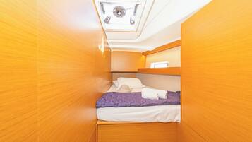 4 bedrooms, in-room safe, iron/ironing board