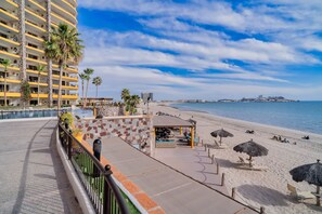On the beach, beach towels - Ground Floor 4 Bedroom Sonoran Sky! (Puerto Peñasco)