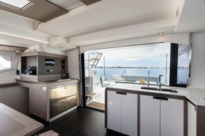 Interior - Sun-Kissed Sailing Adventure in Islas Sarónicas (Alimos)