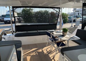 Outdoor dining - Sun-Kissed Sailing Adventure in Islas Sarónicas (Alimos)