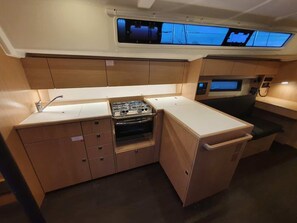 Private kitchen - Sun-Kissed Sailing Adventure in the Ionian Islands (Nikiana)