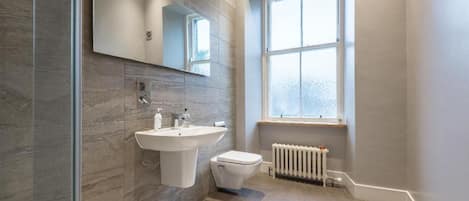 Standard Double Room | Bathroom | Shower, free toiletries, hair dryer, towels