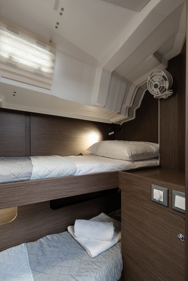 4 bedrooms - Sun-kissed Sailing Adventure in the Ionian Islands (Preveza)