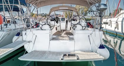 Sonnenverwöhntes Segelabenteuer auf den Ionischen Inseln