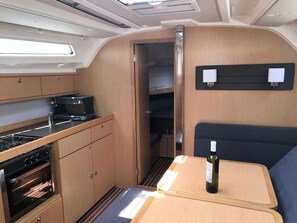 Private kitchen - Sun-Kissed Sailing Adventure in the Saronic Islands (Laurium)