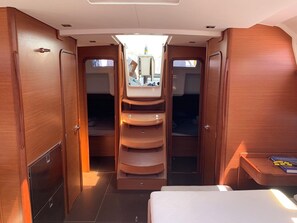 4 bedrooms, in-room safe - Sun-Kissed Sailing Adventure in the Saronic Islands (Laurium)
