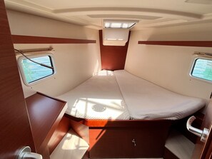 2 bedrooms, in-room safe - Sun-Kissed Sailing Adventure in the Saronic Islands (Laurium)