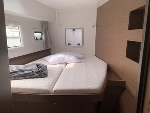 4 bedrooms, in-room safe - Sun-Kissed Sailing Adventure in the Saronic Islands (Laurium)
