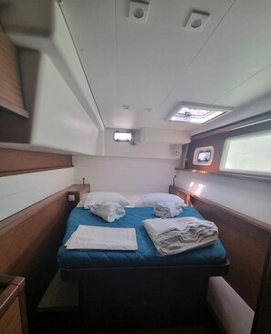 4 bedrooms - Sun-Kissed Sailing Adventure in the Saronic Islands (Laurium)