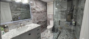 Luxurious 4BR Home Newly Renovated Churchill Downs