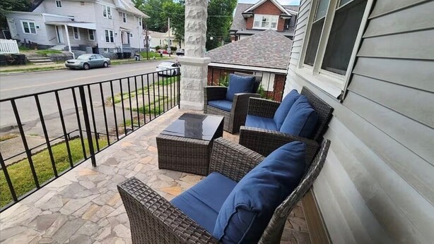 Unclassified image, 1 of 15, button - Luxurious 4BR Home Newly Renovated Churchill Downs (Louisville)