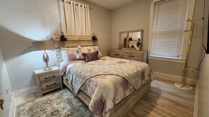Unclassified image, 5 of 15, button - Luxurious 4BR Home Newly Renovated Churchill Downs (Louisville)