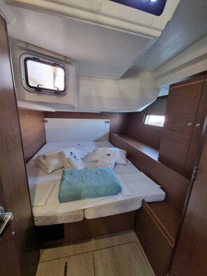 Room - Sun-Kissed Sailing Adventure in the Saronic Islands (Laurium)