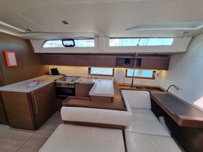 Private kitchen - Sun-Kissed Sailing Adventure in the Saronic Islands (Laurium)