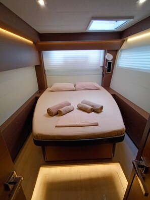 5 bedrooms - Sun-Kissed Sailing Adventure in Islas Sarónicas (Alimos)