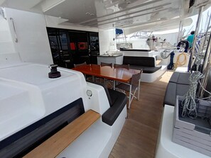 Outdoor dining - Sun-Kissed Sailing Adventure in Islas Sarónicas (Alimos)