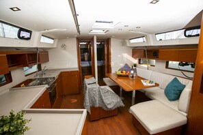 Interior - Sun-Kissed Sailing Adventure in Islas Sarónicas (Alimos)