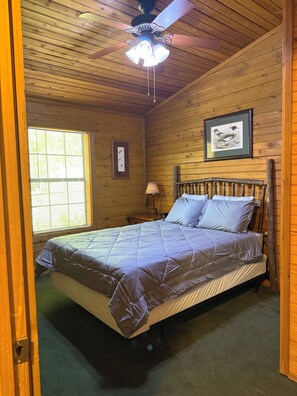 2 bedrooms, free WiFi, bed sheets - Soothing 2-bedroom cabin unit #139  with AC in Holly Lake Ranch (Holly Lake Ranch)