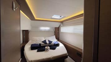 4 bedrooms, in-room safe