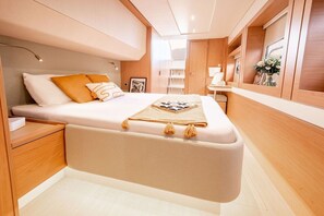 4 bedrooms - Sun-Kissed Sailing Adventure in Islas Sarónicas (Alimos)