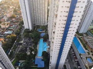 Exterior - Elevesuites Homestay (Quezon City)