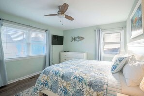 Iron/ironing board, WiFi, bed sheets - The Scallop (Carolina Beach)