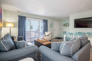 TV, video games - The Scallop (Carolina Beach)