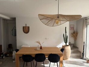 Dining - Beautiful villa with pool (Le Castellet)