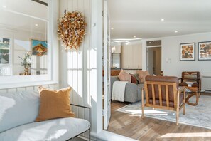 Living area - Dream Views, Garden, Private, Walkable, 3Bed (Queenstown)