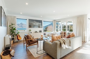 Living area - Dream Views, Garden, Private, Walkable, 3Bed (Queenstown)