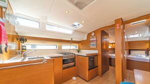 Private kitchen - Sun-Kissed Sailing Adventure in Islas Esporadas (Skiathos)