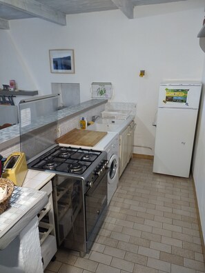 Fridge, microwave, oven, stovetop - Apartment Monticello (Village) for 3 people (Monticello)