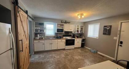 Vacation home in Fountain City, steps from Mississippi River