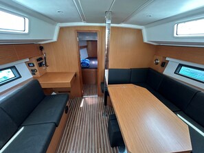 Interior - Sun-Kissed Sailing Adventure in Islas Sarónicas (Alimos)