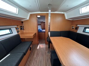 Interior - Sun-Kissed Sailing Adventure in Islas Sarónicas (Alimos)