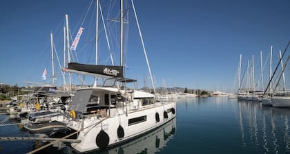 Sun-Kissed Sailing Adventure in Islas Sarónicas