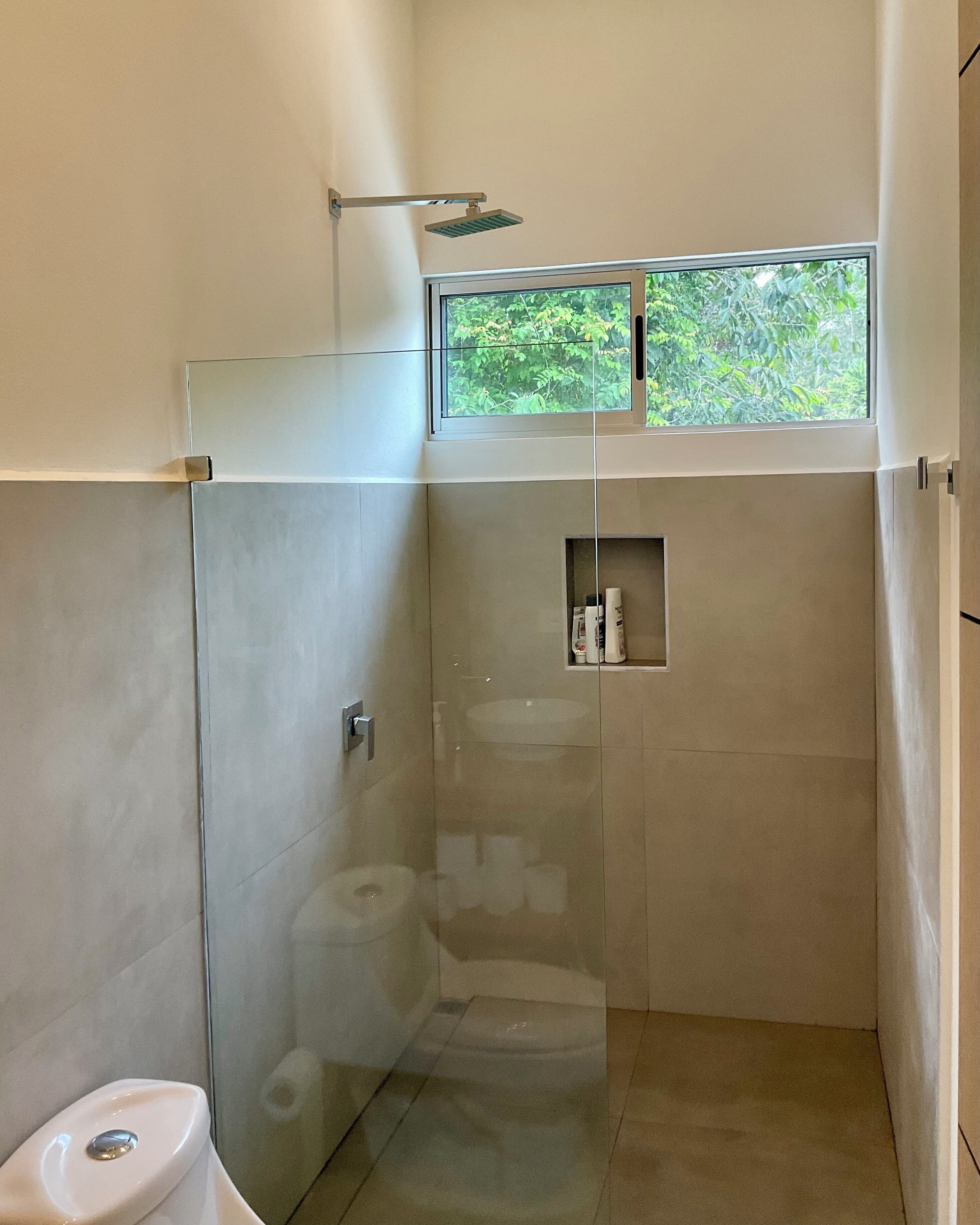 Serviettes fournies, savon, papier toilette