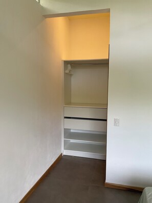 Interior - Lovely upstairs studio, minutes to beach, private bath, terrace, kitchenette (Cahuita)