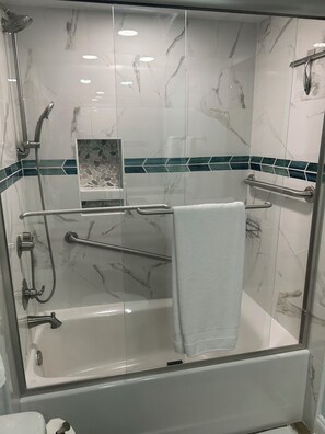 Douche, sèche-cheveux