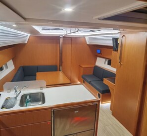 Interior - Sun-Kissed Sailing Adventure in Islas Sarónicas (Alimos)