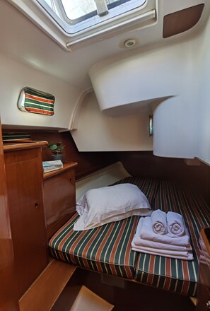 3 bedrooms - Sun-Kissed Sailing Adventure in Islas Sarónicas (Alimos)